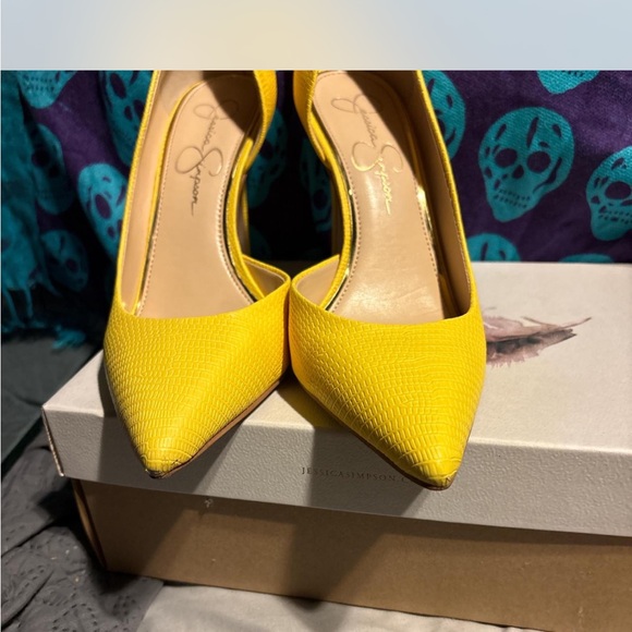 Jessica Simpson Vibrant Yellow Heels - Picture 3 of 9